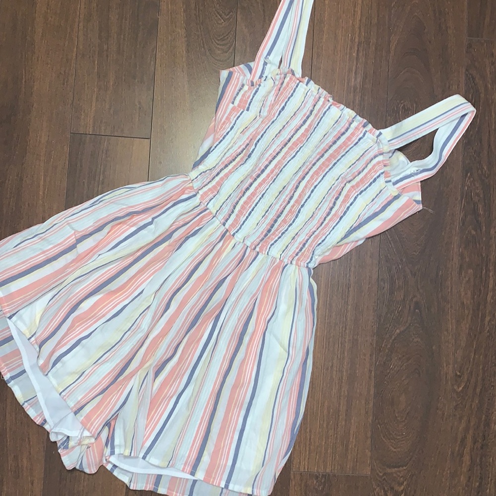 Spring/Summer romper. Backless w/ tie knot Size S